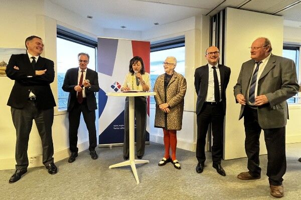 Les régions se revendiquent en « pôles de stabilité » face à l ...